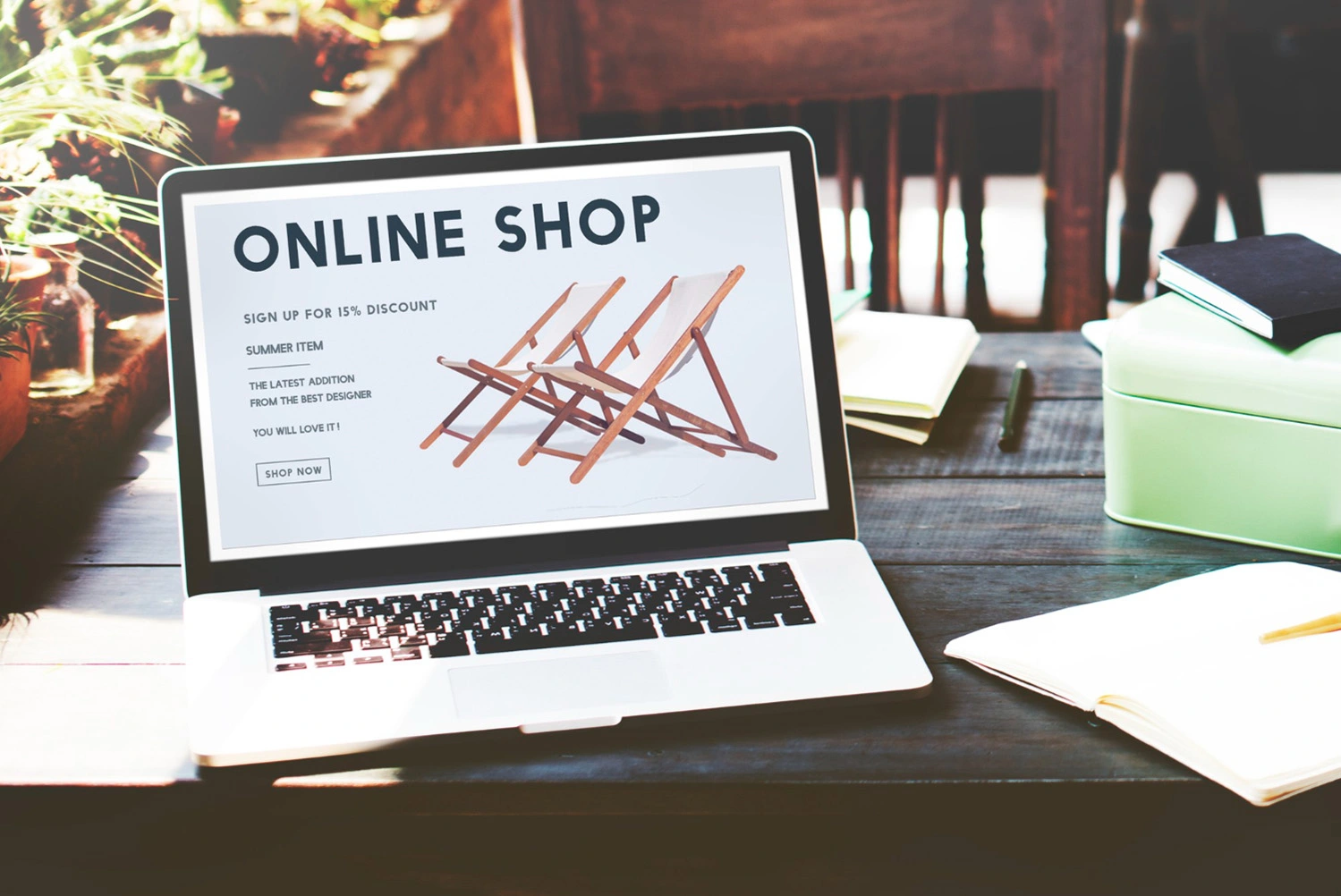 Onlineshop auf einem Laptop als Sinnbild für professionelle Shopify Entwicklung